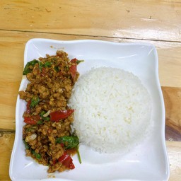 กระเพาหมูราดข้าว