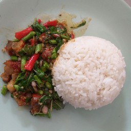 ข้าวผัดกะเพรา