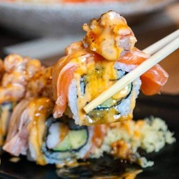 ซูชิโรลแซลม่อนเทอริยากิมายอง