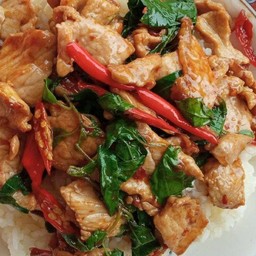 ข้าวกระเพราหมูชิ้น+ไข่ดาว
