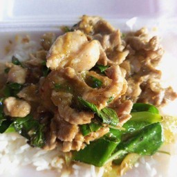 ผัดพริกแกงเขียวหวานหมู