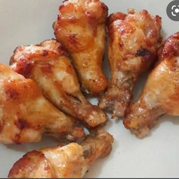 น่องไก่เล็กทอดน้ำปลา