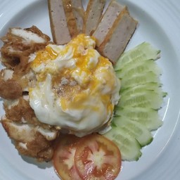 ข้าวไก่ทอด+หมูยอ+ไข่ขยี้