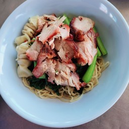 ชายสี่ บะหมี่เกี๊ยว (หน้าวัดหลวง)