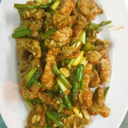 ก้อยเสื้อคั่ว