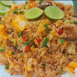 ข้าวผัดปลากระป๋อง