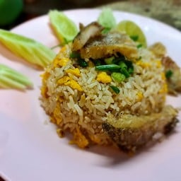 ข้าวผัดปลาสลิด