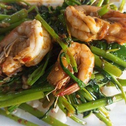 ผัดพริกแกงกุ้งใส่ผักบุ้ง