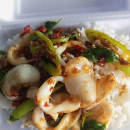 กระเพราปลาหมึก