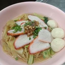 บะหมี่เกี๊ยวน้ำหมูแดง
