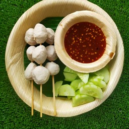 ลูกชิ้นทอด เกี้ยวทอด by น้องเอวา