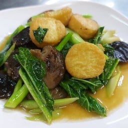 คะน้าผัดเห็ดหอมเต้าหู้ไข่ มังสวิรัติ