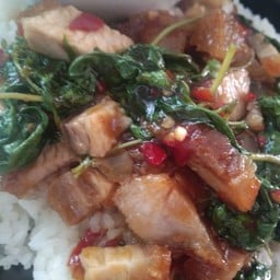 กระเพราลุงหน่อง ก๋วยเตี๋ยวไก่