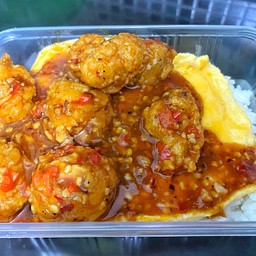 ข้าวไก่ป๊อปผัดพริกไข่ข้น