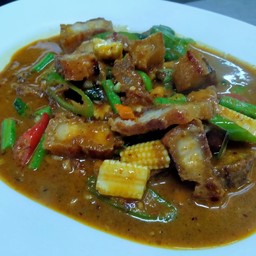 เครื่องแกงหมูกรอบ