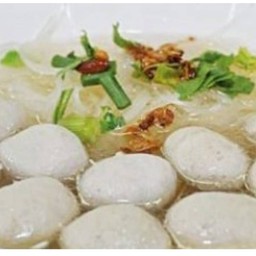 ก๋วยเตี๋ยวลูกชิ้นหมูน้ำใส