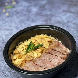 ข้าวกระเทียมเนื้อพิคานย่า