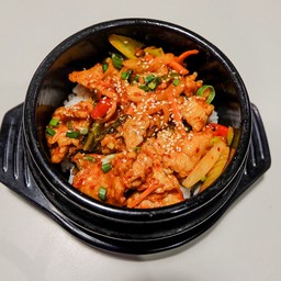 ข้าวหมูผัดกิมจิ Kimchi pork with rice