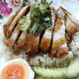 ร้านแสงทองข้าวหมูแดง (นครปฐม)
