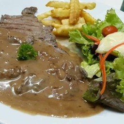 สเต็กหมูซอสไวน์แดง