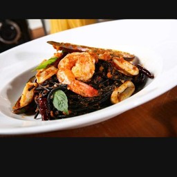 สปาเก็ตตี้สไปซี่ซีฟู้ดเส้นดำ