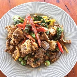 ผัดเผ็ดไก่บ้าน (กับข้าว)