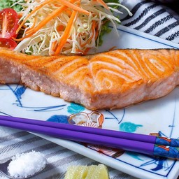 ปลาแซลมอนย่างเกลือ