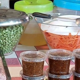 สลัด ยำขนมจีน ยำแหนมข้าวทอด ด่านสำโรง6