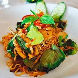 มาม่าผัดขี้เมาทะเล