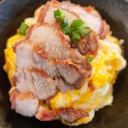 ข้าวไข่ข้นหมูทอดน้ำปลา