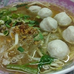 เจี๊ยบ ก๋วยเตี๋ยวโกเด้ง ลูกชิ้นหมู-เนื้อ น้ำใส-น้ำตก