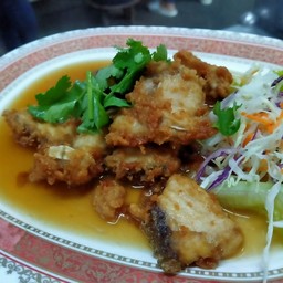 ปลากระพงทอดราดซีอิ้ว
