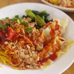 บะหมี่น้ำแดง