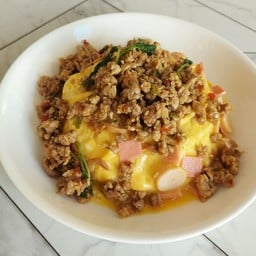 ข้าวไข่ข้นกะเพราหมูสับ