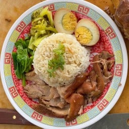 ข้าวขาหมูตุ๋นยาจีน นายต้มตุ๋น