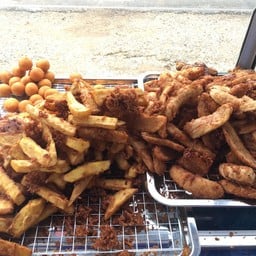 กล้วยทอด ยายสน (ติดกับเทศบาลเมืองเก่า)