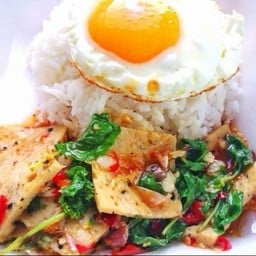 กระเพราหมูยอ