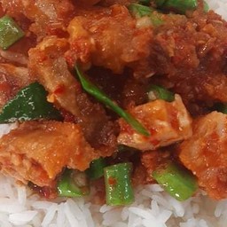 พริกแกงหมูกรอบ