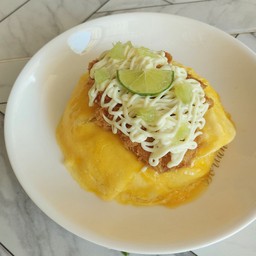 ข้าวไข่นุ่มไก่กรอบซอสครีมมะนาว