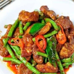 ผัดพริกแกงถั่วหมู