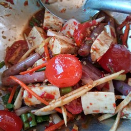 ยำไก่ยอไข่แดง