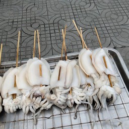 พี่หญิงหมึกย่าง น้ำจิ้มรสเด็ด