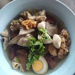 เส้นใหญ่น้ำใสจับโบ้