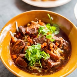 บะหมี่ ป๋าเทพ ตรงข้ามร้านข้าวต้มโกเซี้ยคลองเรียน