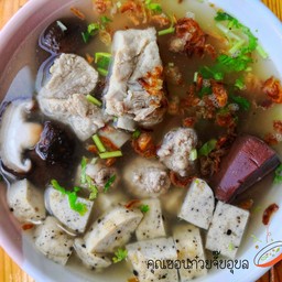 เส้นมาม่าก๋วยจั๊บอุบล