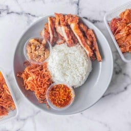 ข้าวเหนียวหมูทอดหน้าโรงเรียนสตรีภูเก็ต
