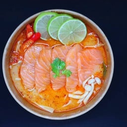 ก๋วยเตี๋ยวมาม่าต้มยำปลาหมึก