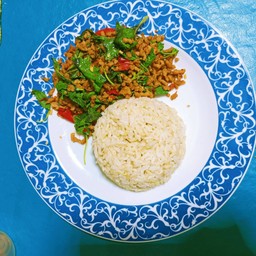 [อร่อยซ่ากับโค้ก] กะเพราหมูสับราดข้าว  (Vegan) +  โค้ก ออริจินัล (กระป๋อง)