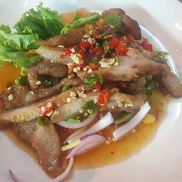 ยำคอหมูย่าง