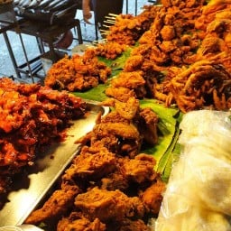 ร้านไก่ทอด (ยูซุฟเจ้าเก่าระนองธานี)